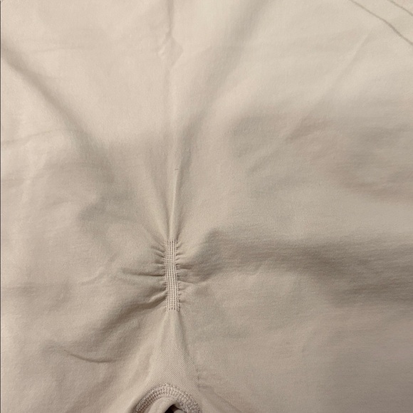 NEW Maidenform Beige Shapewear Shorts Medium High Waist Firm Control - Picture 6 of 7